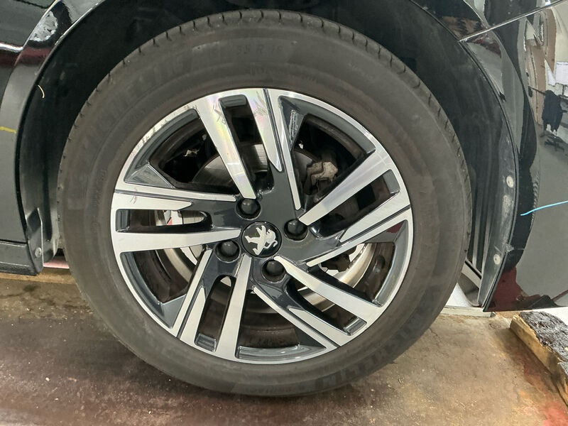 Peugeot 208 1.2 PureTech SHZ PDC LED BT SPURHALTE 11