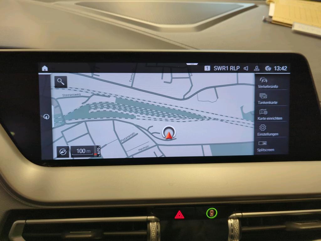 BMW 118dA Advantage NAVI LED SHZ HUD RFK 9