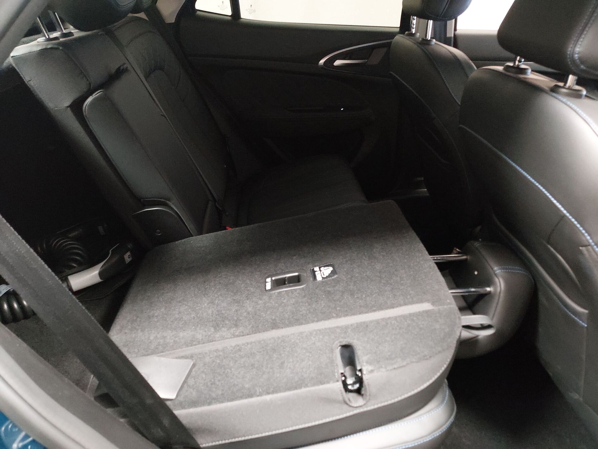 ORA Funky Cat T-LEDER NAVI KLIMAAUT LED ACC 14