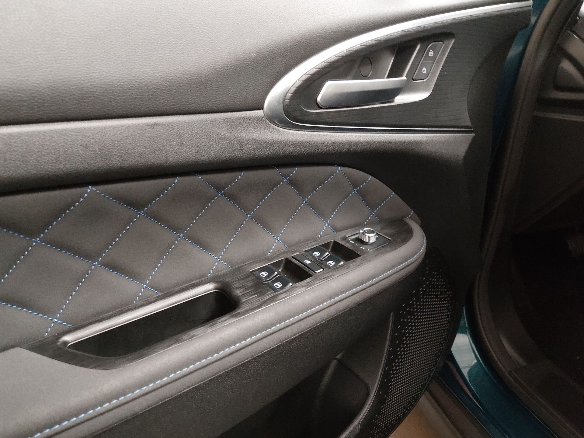 ORA Funky Cat T-LEDER NAVI KLIMAAUT LED ACC 10