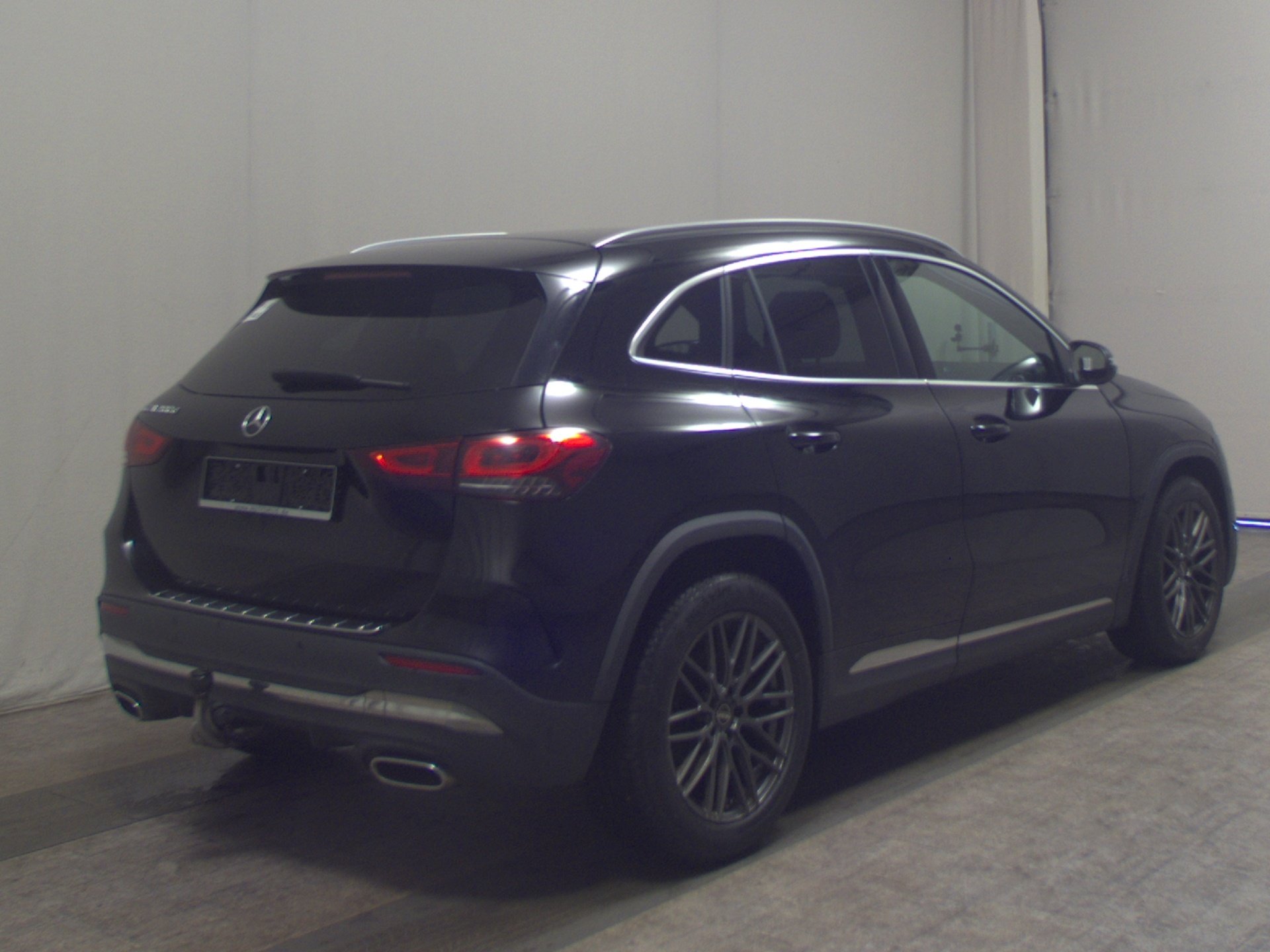 Mercedes-Benz GLA 200 d AMG-Line Navi LED MBUX RfK AHK PDC Shz 4
