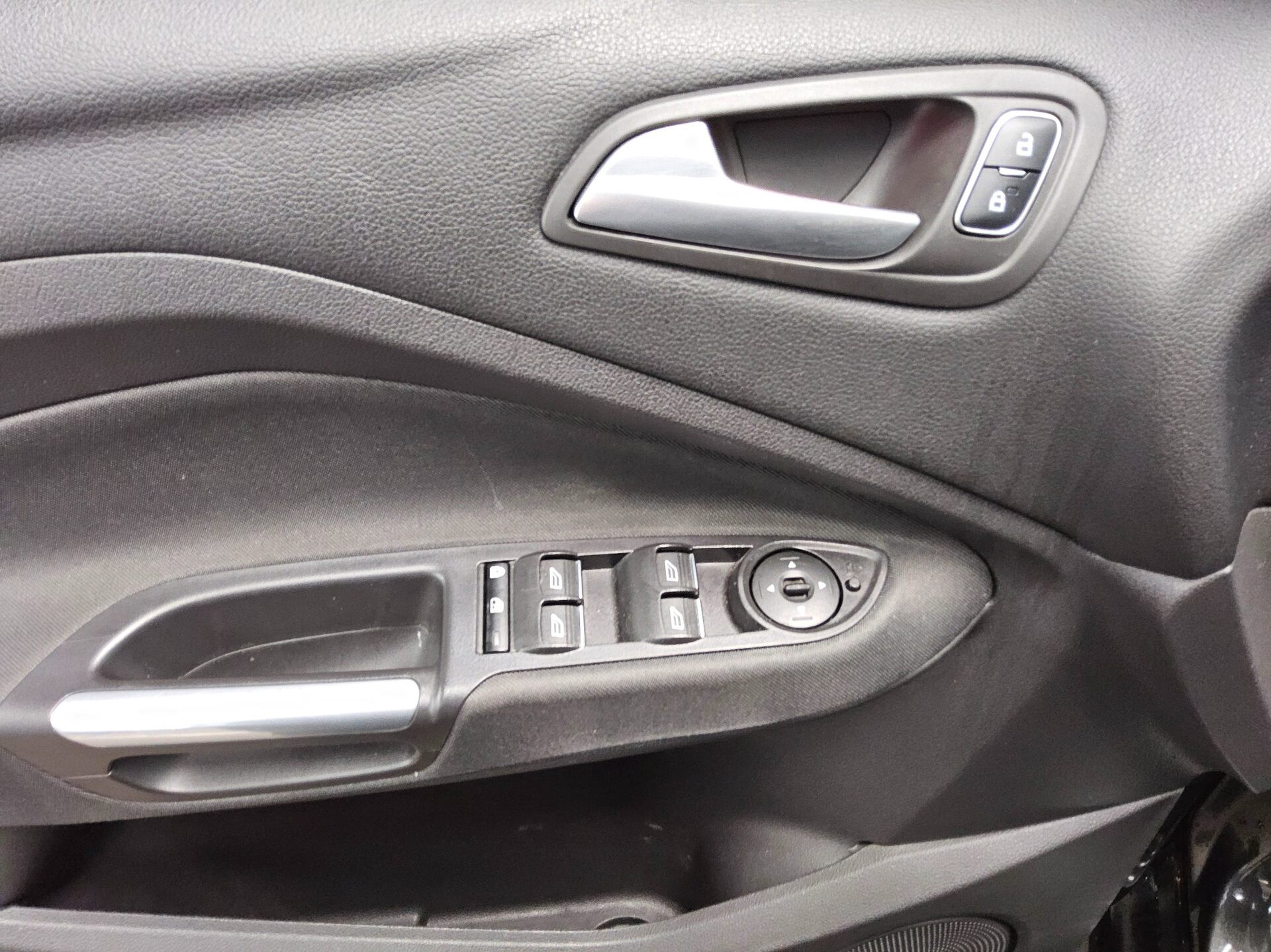 Ford C-Max 1.5 TDCi Titanium Navi Shz PDC 9