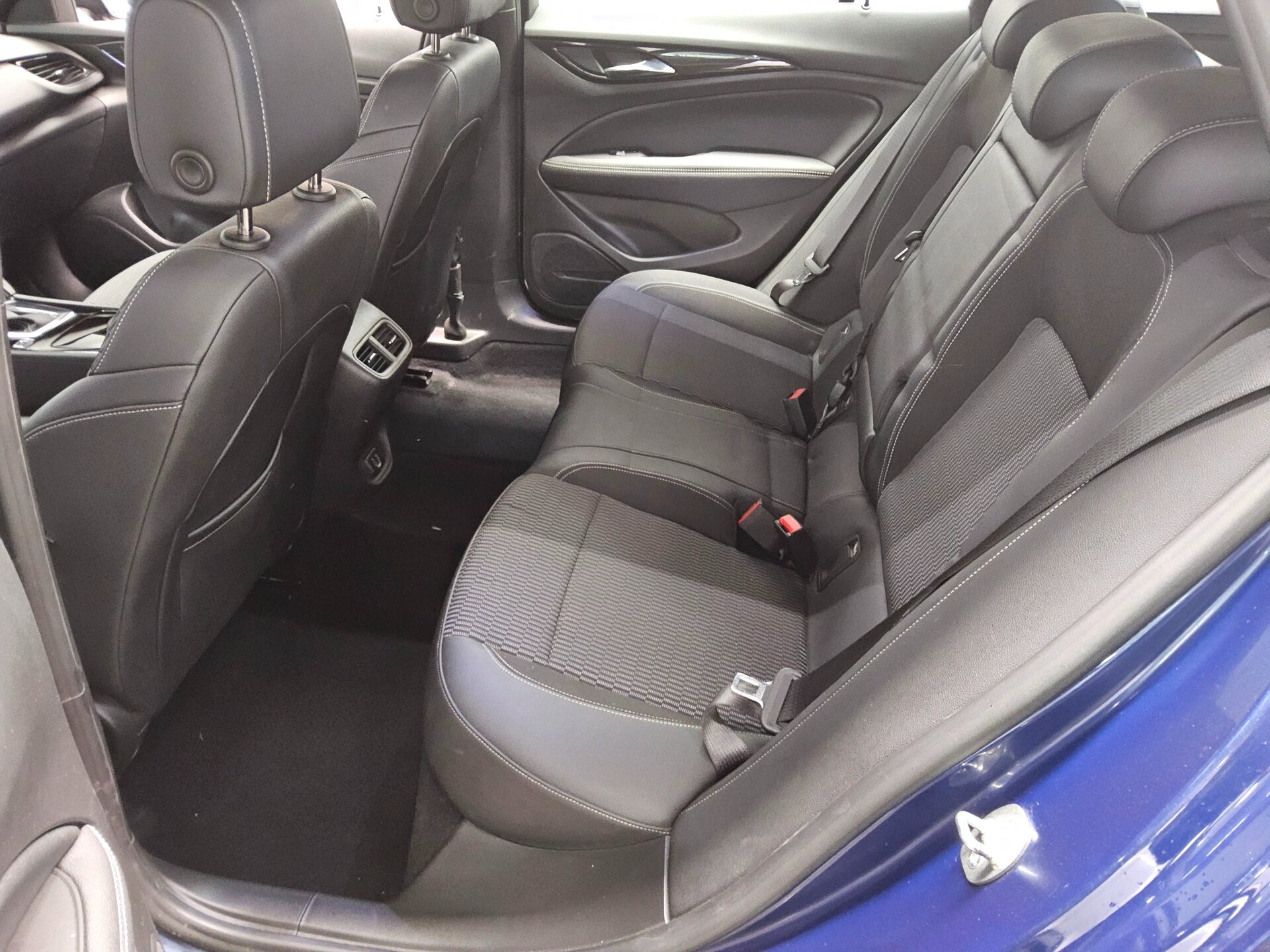Opel Insignia ST 2.0 D Elegance T-Leder Navi LED HuD 13