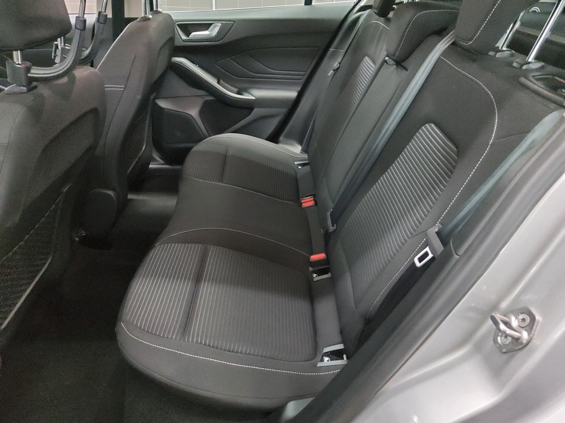 Ford Focus Turnier 1.5 EB Titanium Navi LED AHK Shz 13