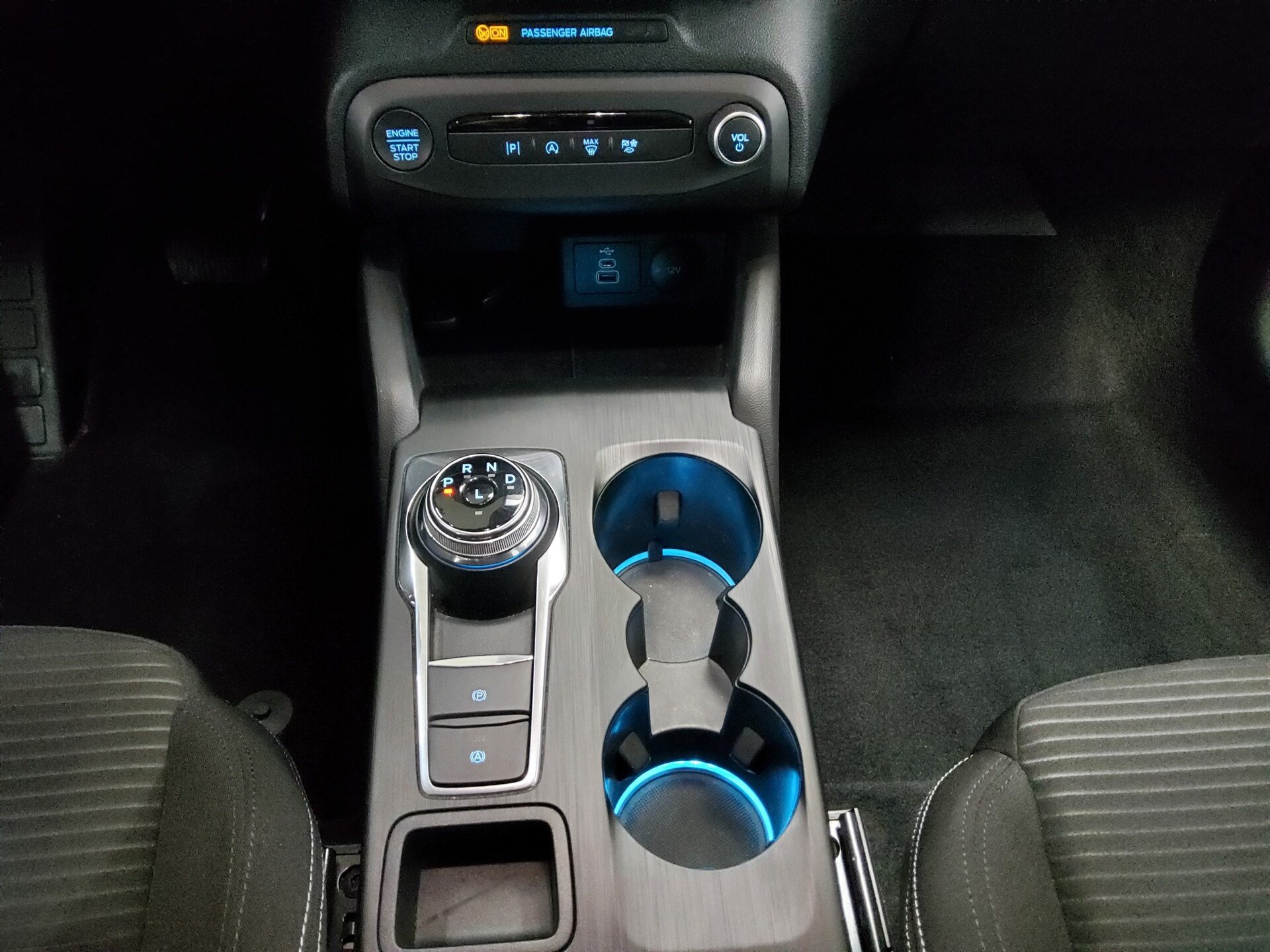Ford Focus Turnier 1.5 EB Titanium Navi LED AHK Shz 6