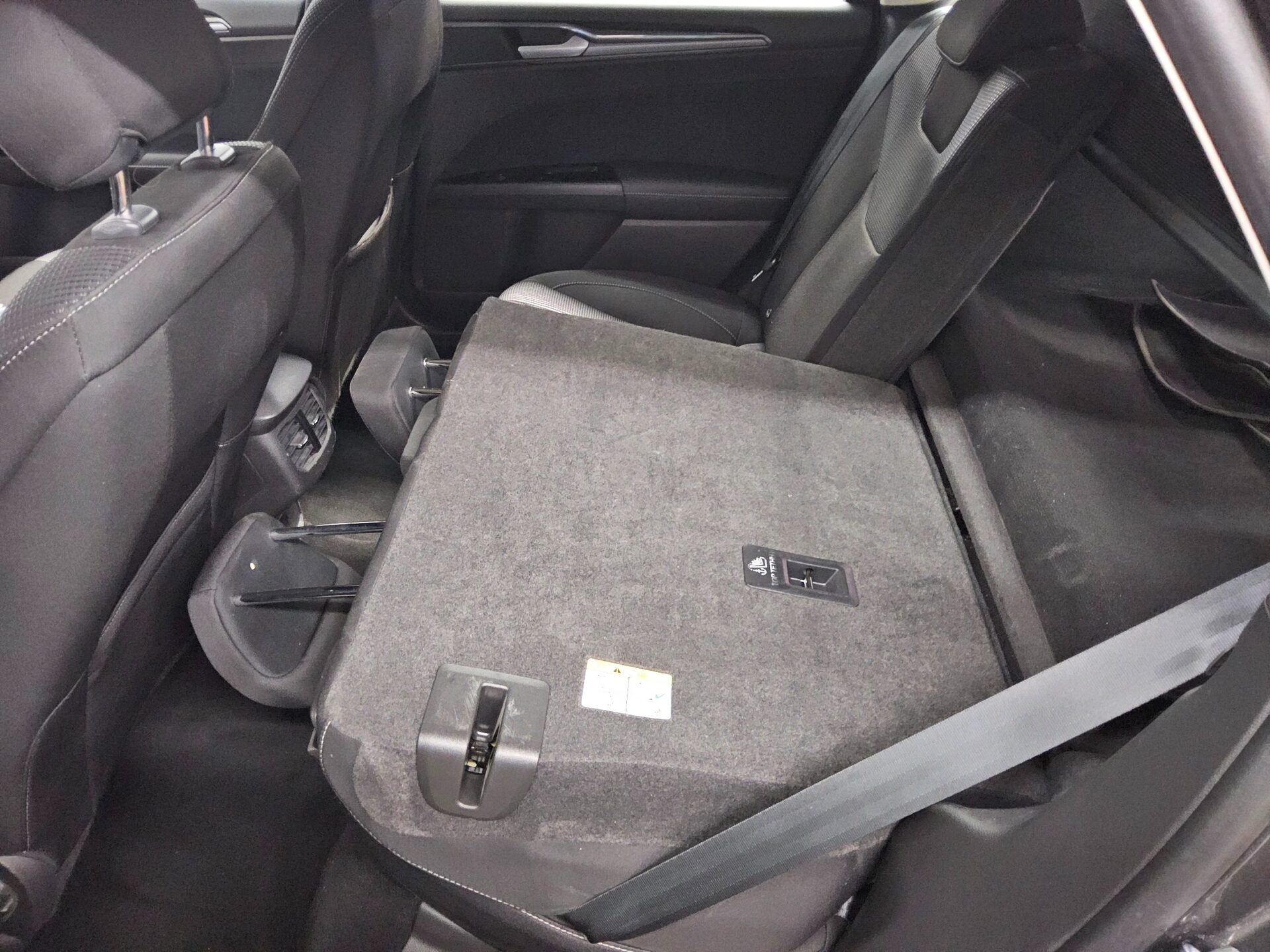 Ford Mondeo Turnier 2.0 EB Titanium Navi LED RfK ACC 12