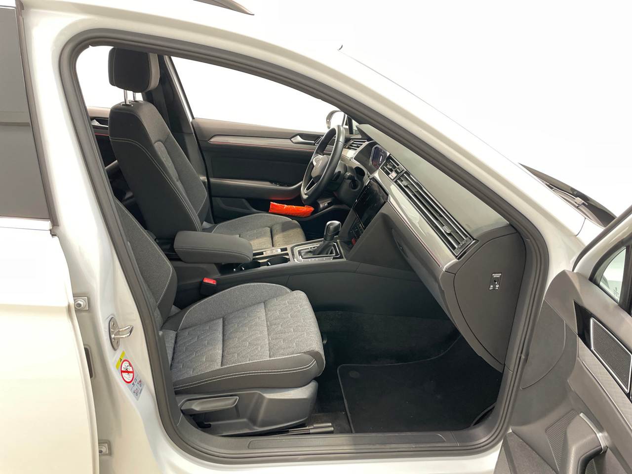 Volkswagen Passat Variant 2.0 TDI Business NAVI LED AID SHZ RFK 6