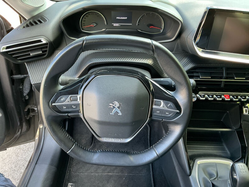 Peugeot 208 1.2 PureTech SHZ 8