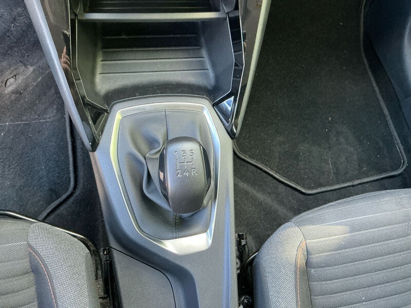 Peugeot 208 1.2 PureTech SHZ 10
