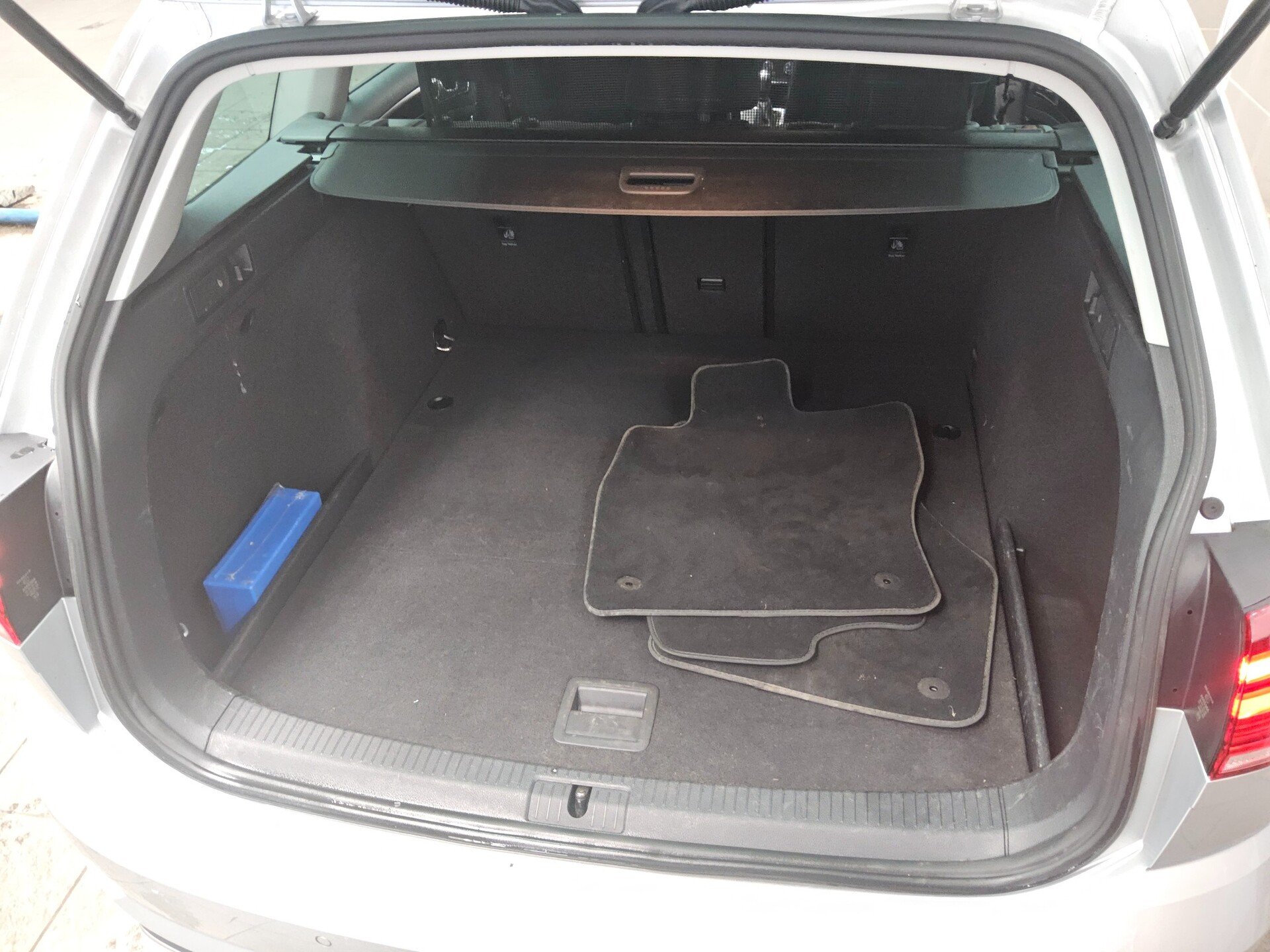 Volkswagen Golf-7 Var. 2.0 TDI Comf. Navi LED AID RFK 12