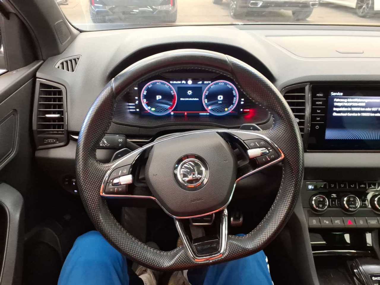 Skoda Karoq 1.5 TSI SportLine Navi LED VC Pano AHK 6