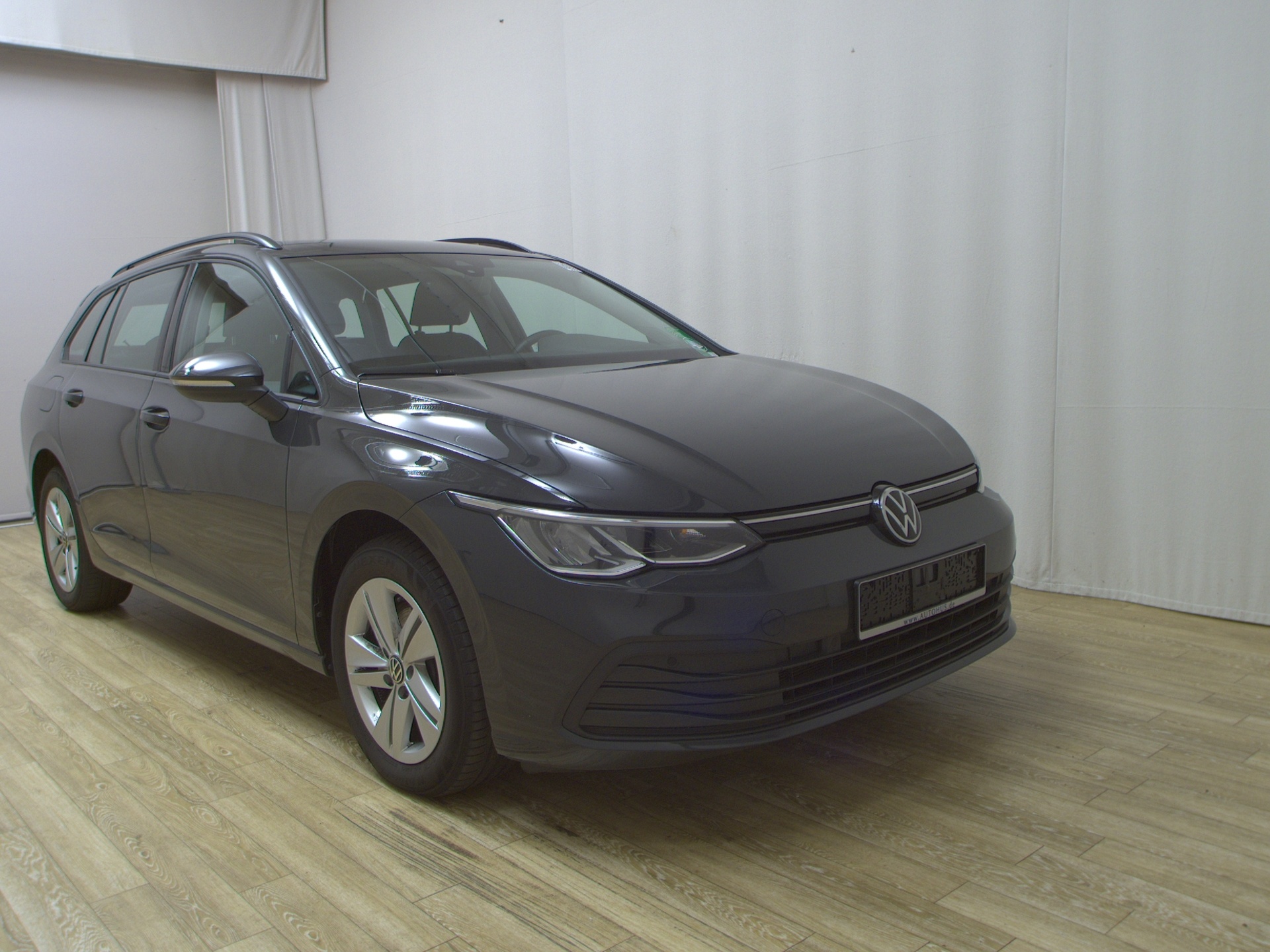 Volkswagen Golf-8 Var. 2.0 TDI Life Navi LED DC ACC PDC Shz 3
