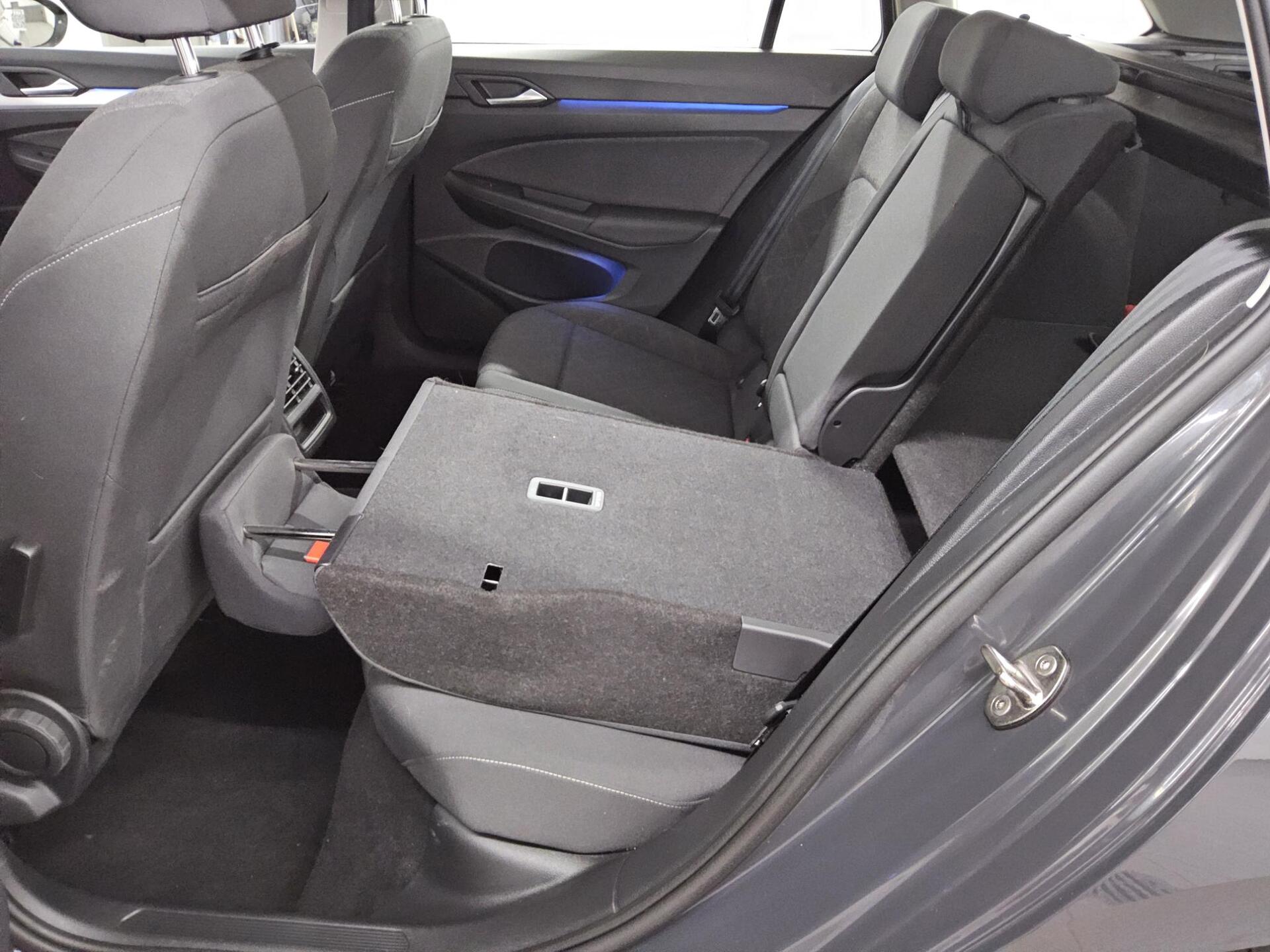 Volkswagen Golf-8 Var. 2.0 TDI Life Navi LED DC ACC PDC Shz 13