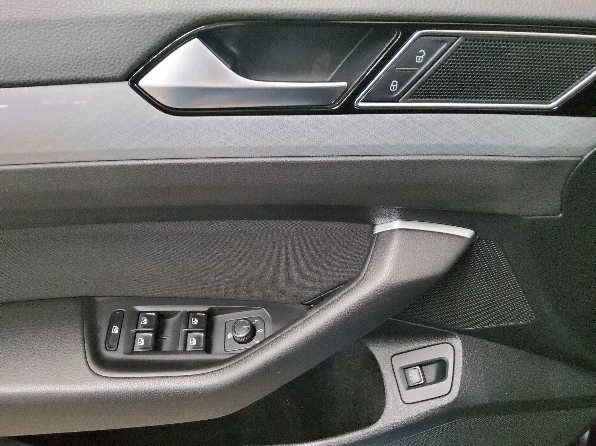 Volkswagen Passat Var. 2.0 TDI Business Navi Matrix AID RFK 10