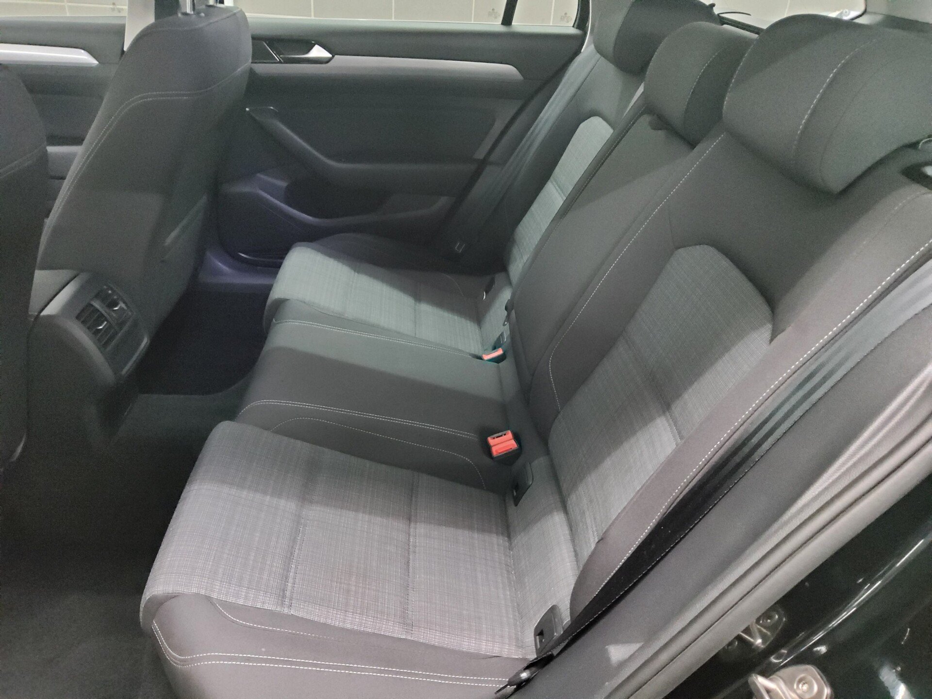Volkswagen Passat Var. 2.0 TDI Business Navi Matrix AID RFK 13