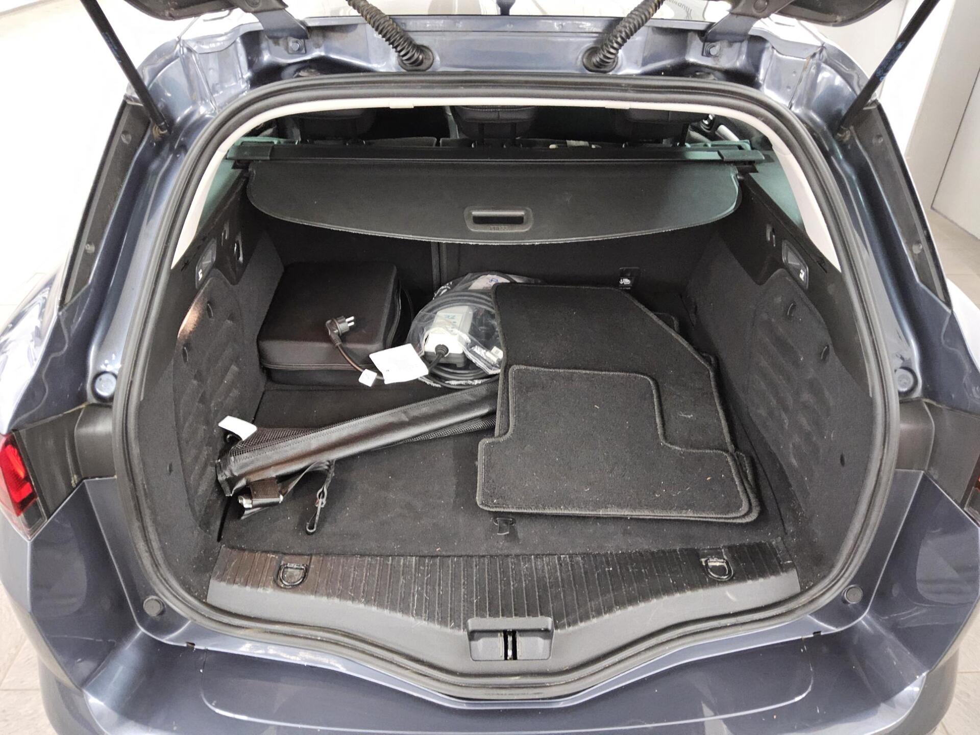 Renault Megane Grandtour 1.6 E-Tech Intens Navi LED PDC 12