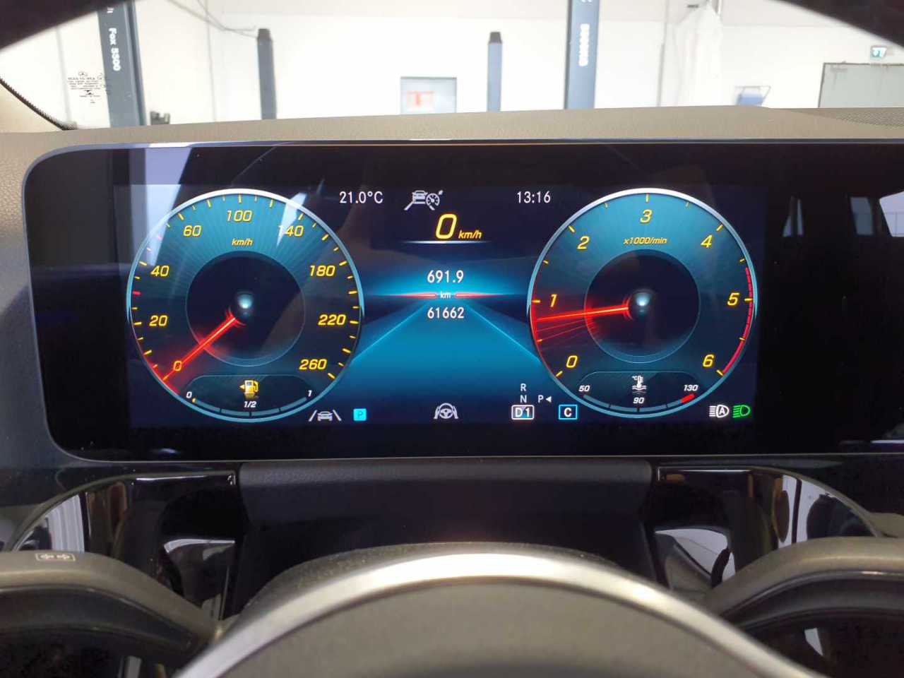 Mercedes-Benz GLA 220 d 4M Progressive Navi LED MBUX+ Pano 10