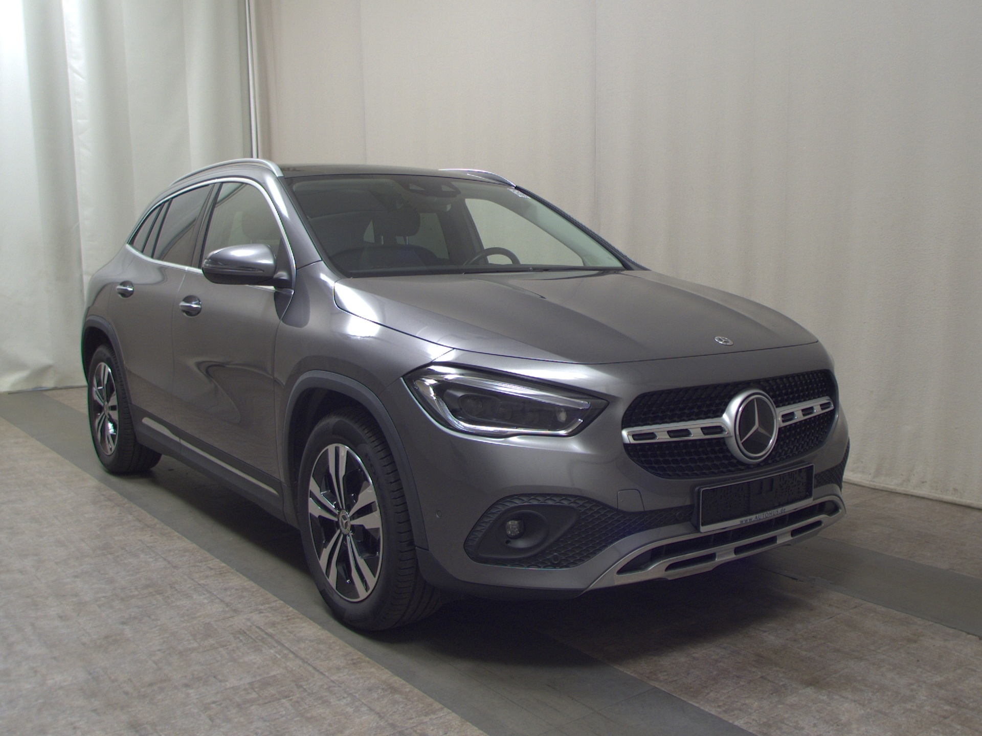 Mercedes-Benz 220 d 4M Progressive NAVI LED PANO SHZ PDC 3