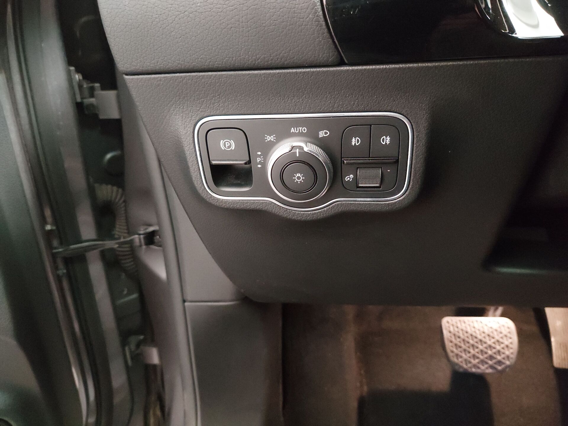 Mercedes-Benz 220 d 4M Progressive NAVI LED PANO SHZ PDC 13