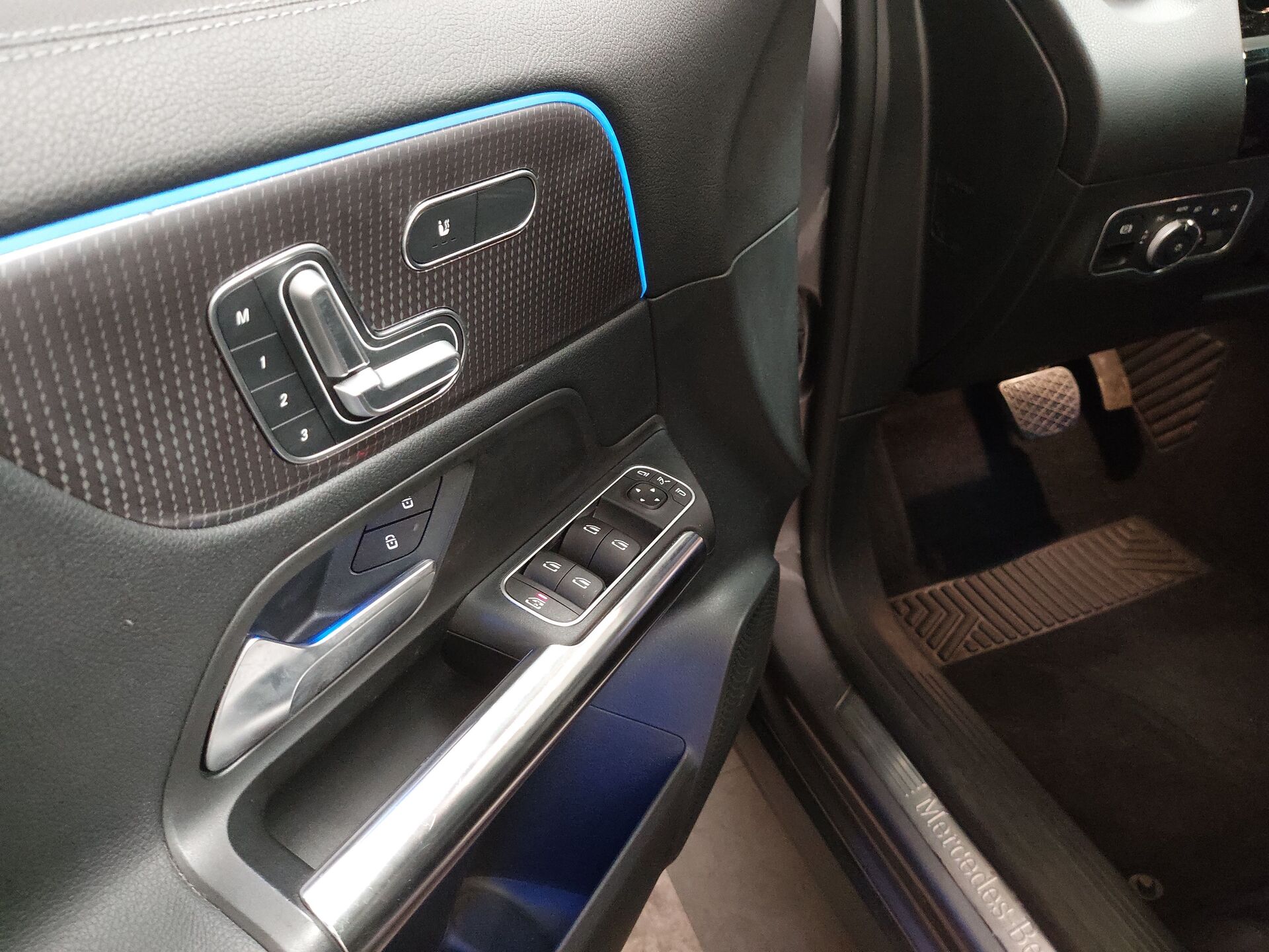 Mercedes-Benz 220 d 4M Progressive NAVI LED PANO SHZ PDC 14