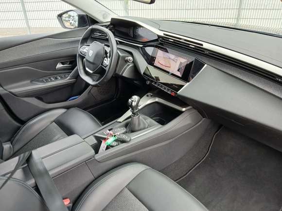 Peugeot 308 1.5 BlueHDI Allure NAVI KLIMAAUT LED SHZ PDC 7