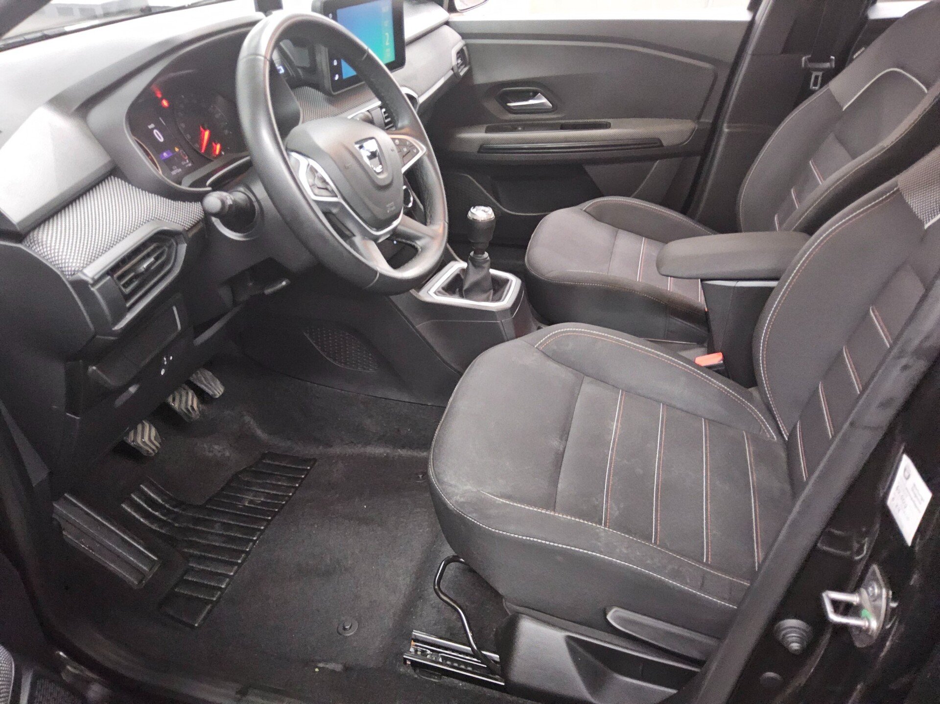 Dacia Jogger 1.0 TCe 7-Sitze Navi LED Shz RFK 8