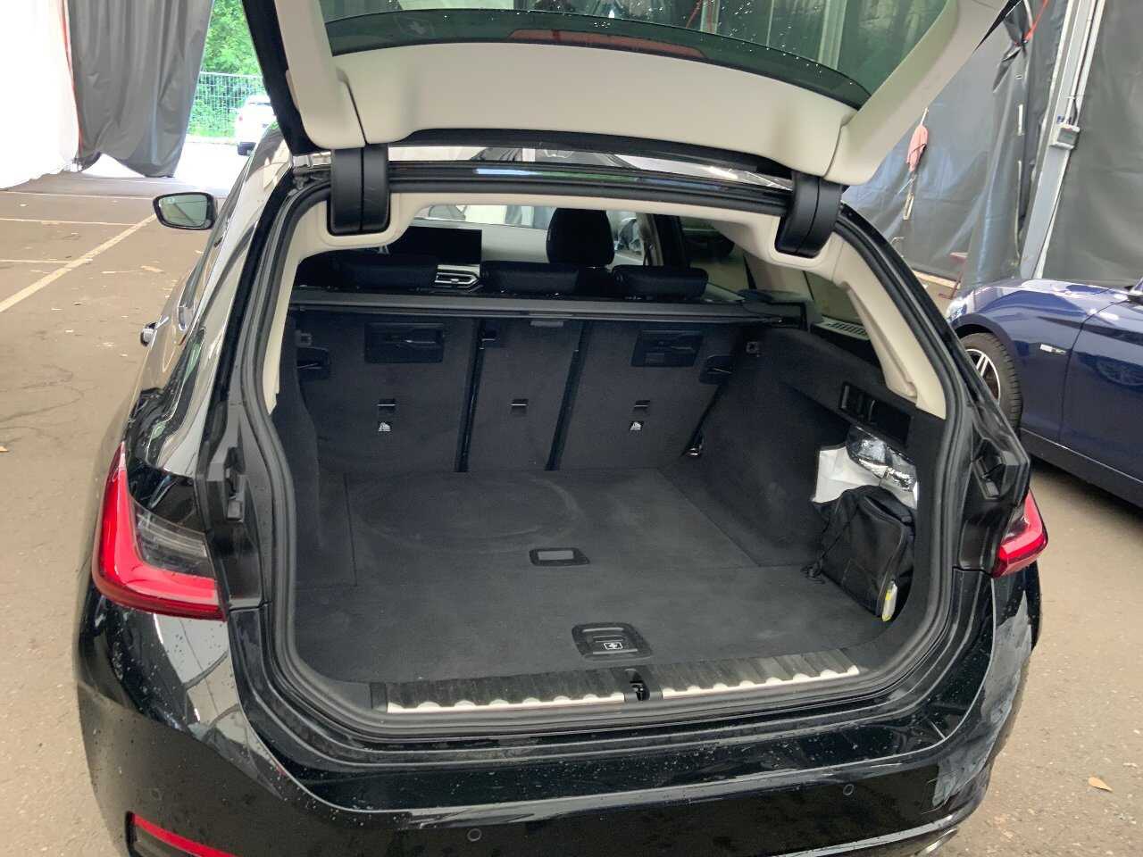 BMW 318dA Touring LENKRADHZG 11