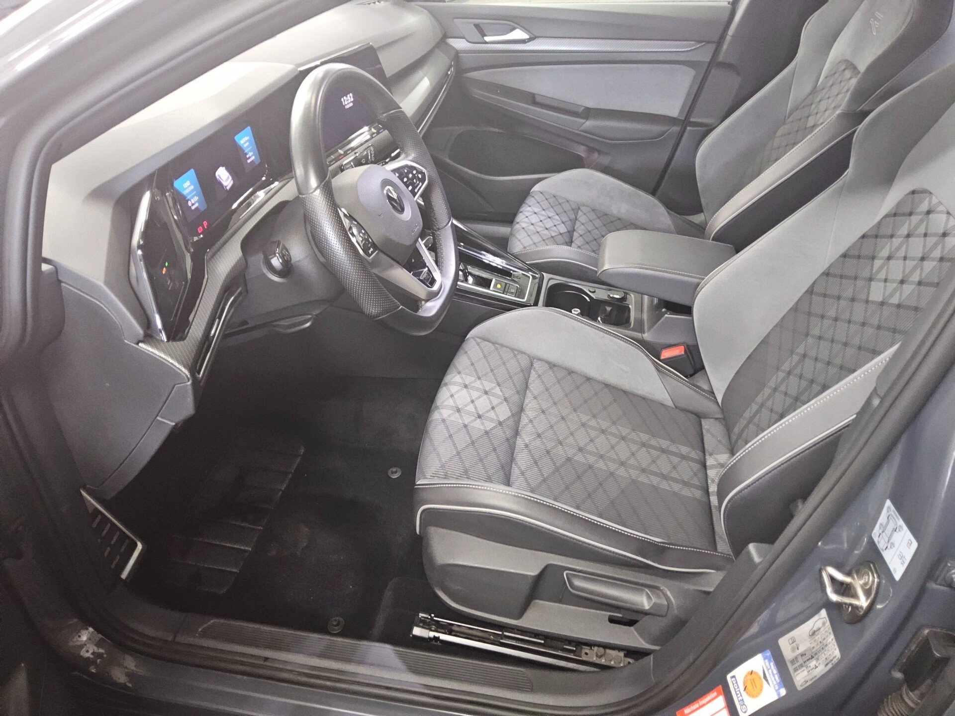 Volkswagen Golf-8 Var. 2.0 TDI R-Line Navi LED DC ACC RfK 9