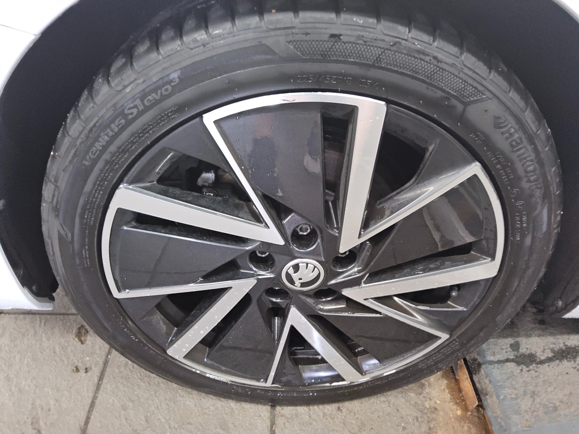 Skoda Octavia Kombi 2.0 TDI SportLine Navi LED Virtual RFK 11