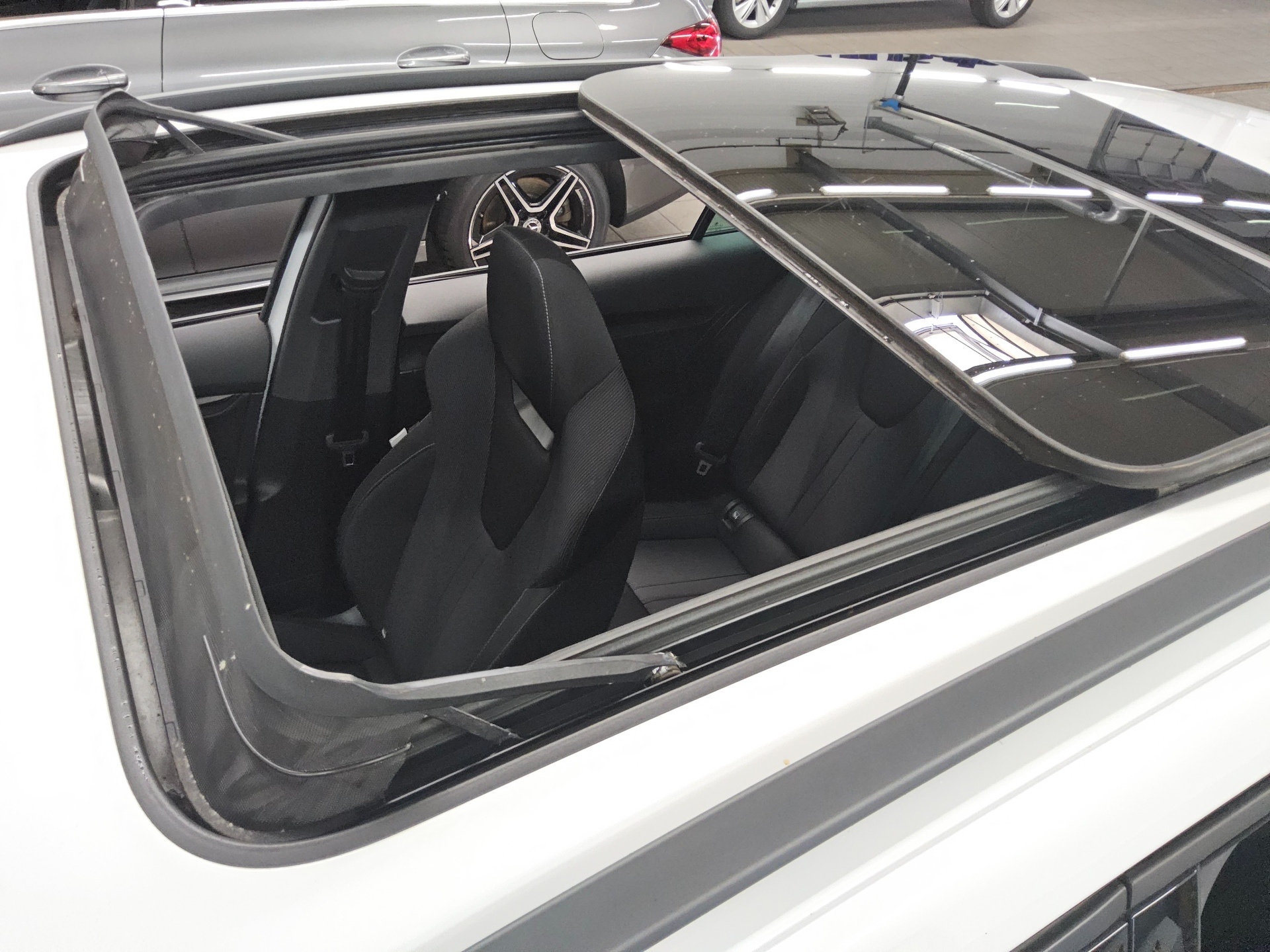 Skoda Octavia Kombi 2.0 TDI SportLine Navi LED Virtual RFK 13