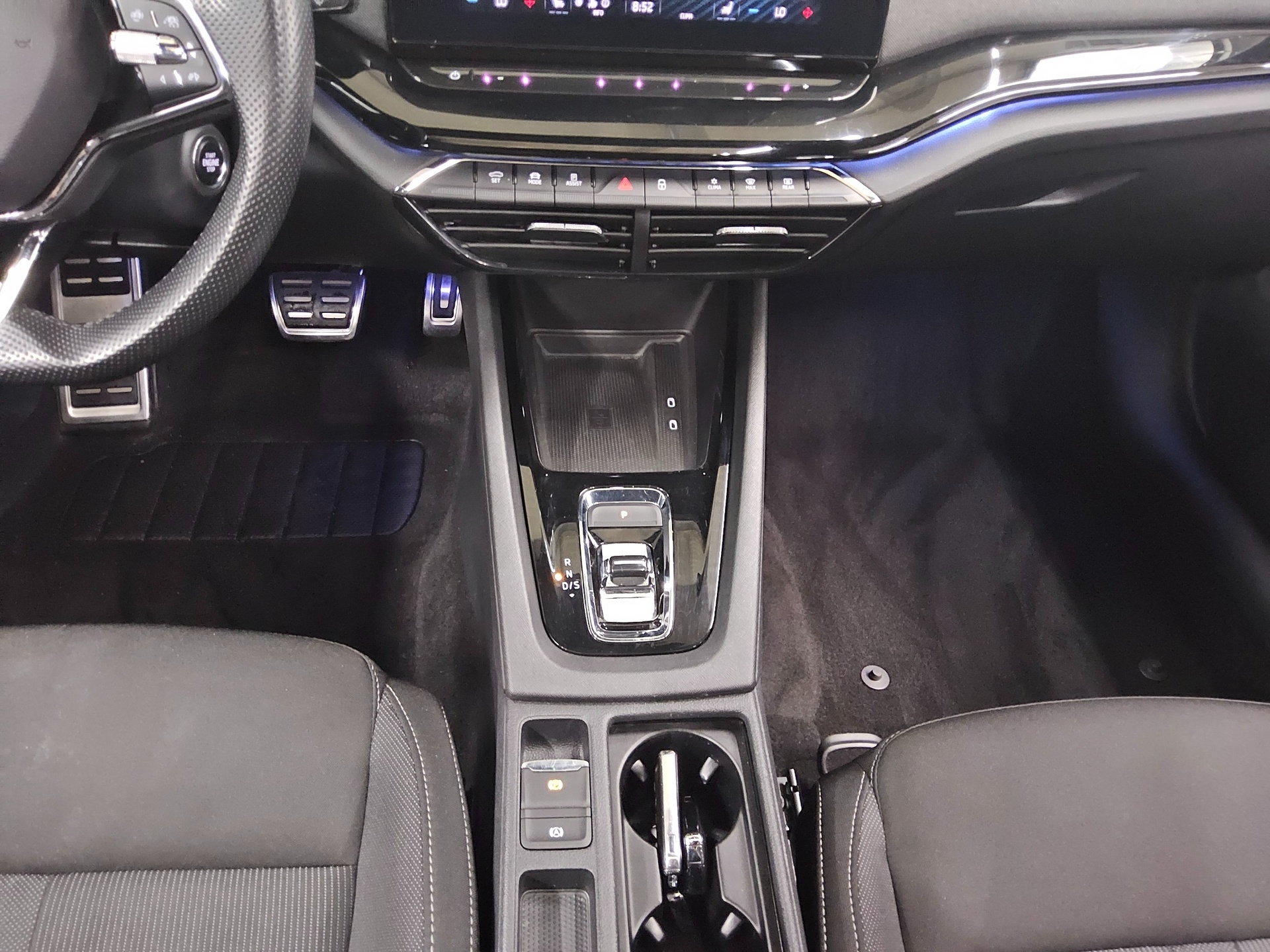 Skoda Octavia Kombi 2.0 TDI SportLine Navi LED Virtual RFK 6