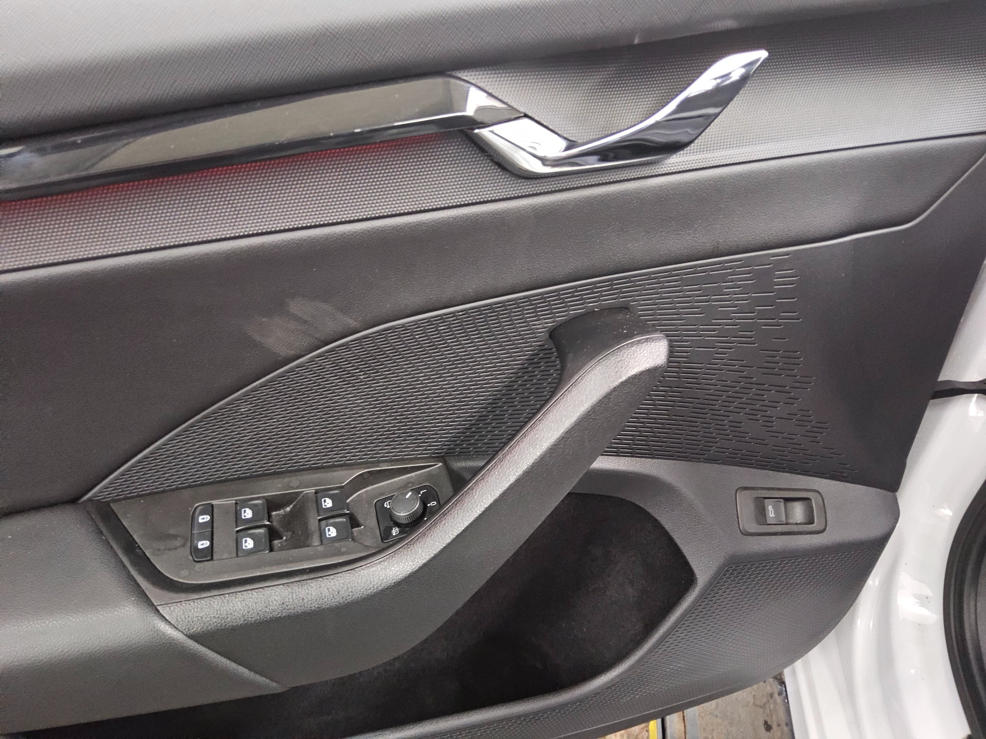 Skoda Octavia Kombi 2.0 TDI SportLine Navi LED Virtual RFK 10
