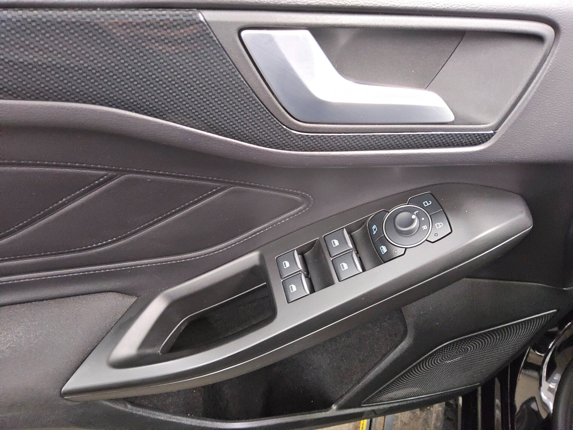 Ford Focus Turnier 1.0 EB ST-Line Navi LED RFK SHZ 9