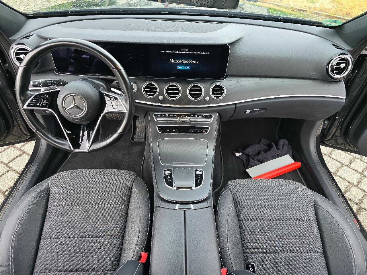 Mercedes-Benz E 300 T de Avantgarde NAVI LED MEMORY SHZ RFK 5