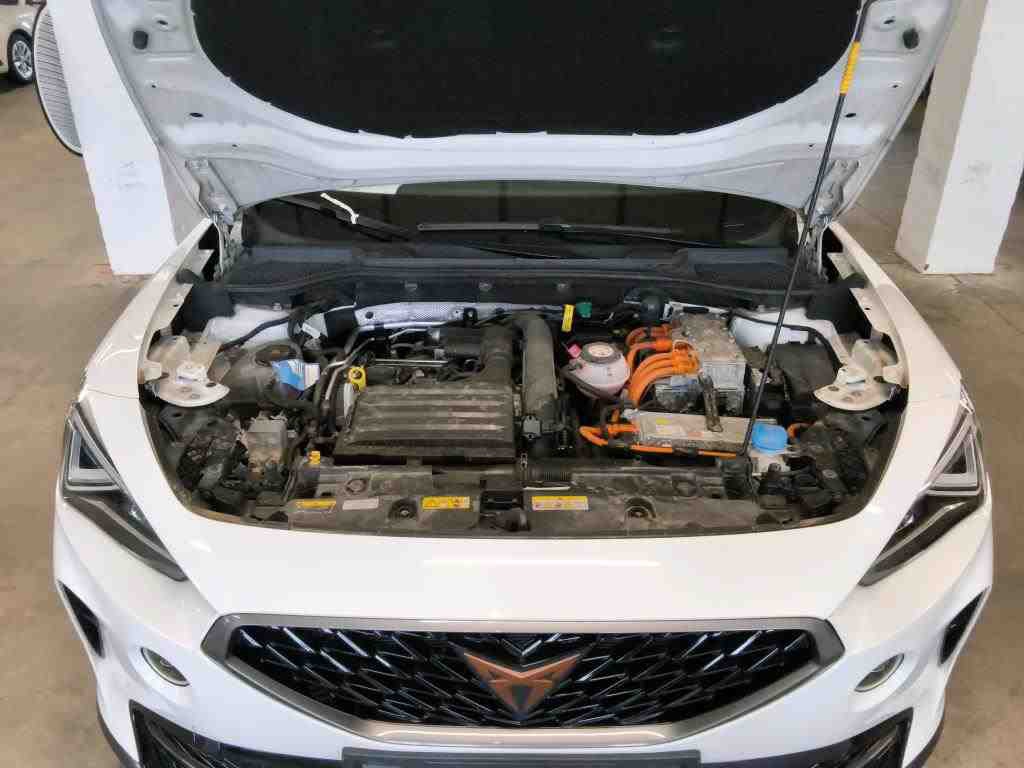 Cupra Formentor 1.4 e-Hybrid VZ NAVI RFK LED ACC 9