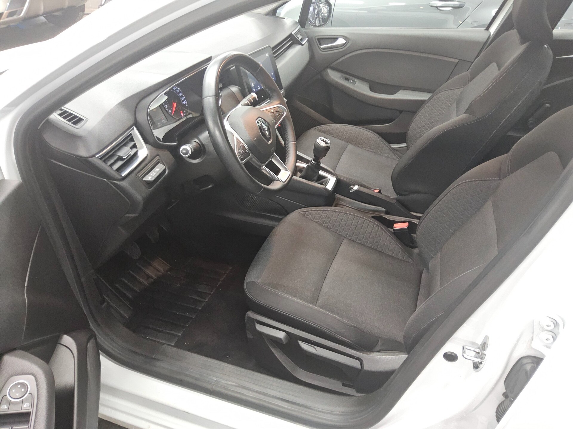 Renault Clio 1.0 8