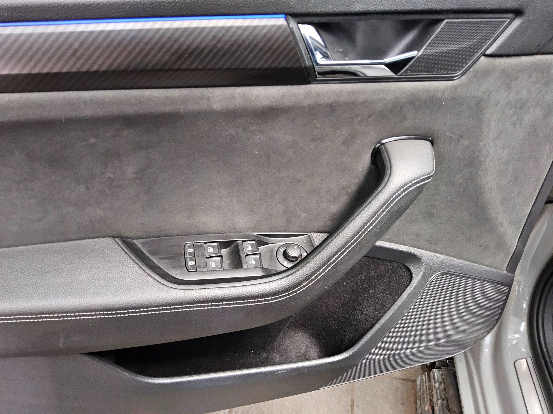Skoda Superb Kombi 2.0 TDI SportLine T-Leder Navi LED Virtual 10
