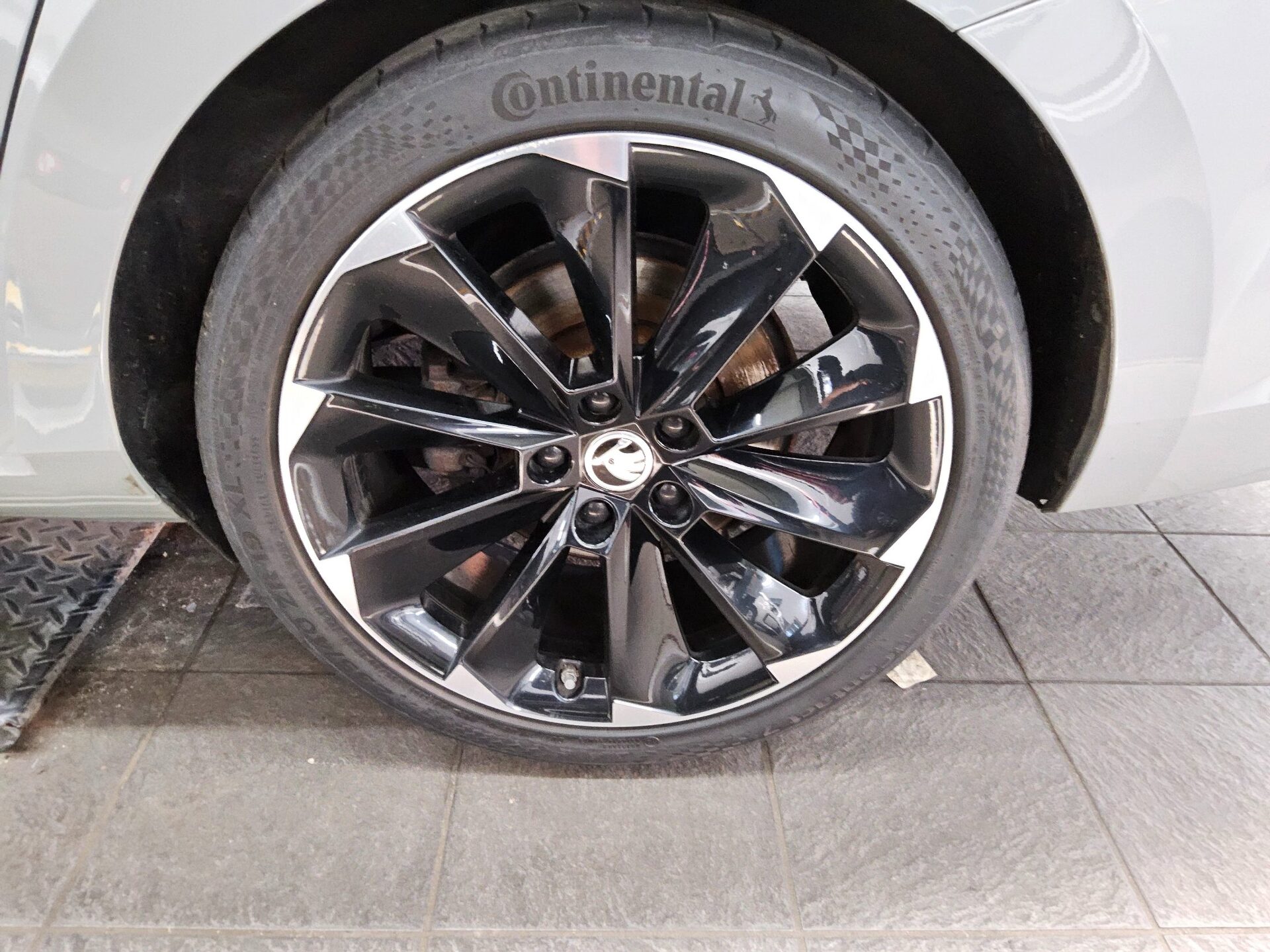 Skoda Superb Kombi 2.0 TDI SportLine T-Leder Navi LED Virtual 11