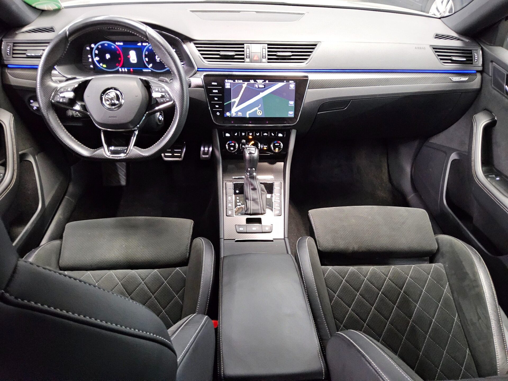 Skoda Superb Kombi 2.0 TDI SportLine T-Leder Navi LED Virtual 5
