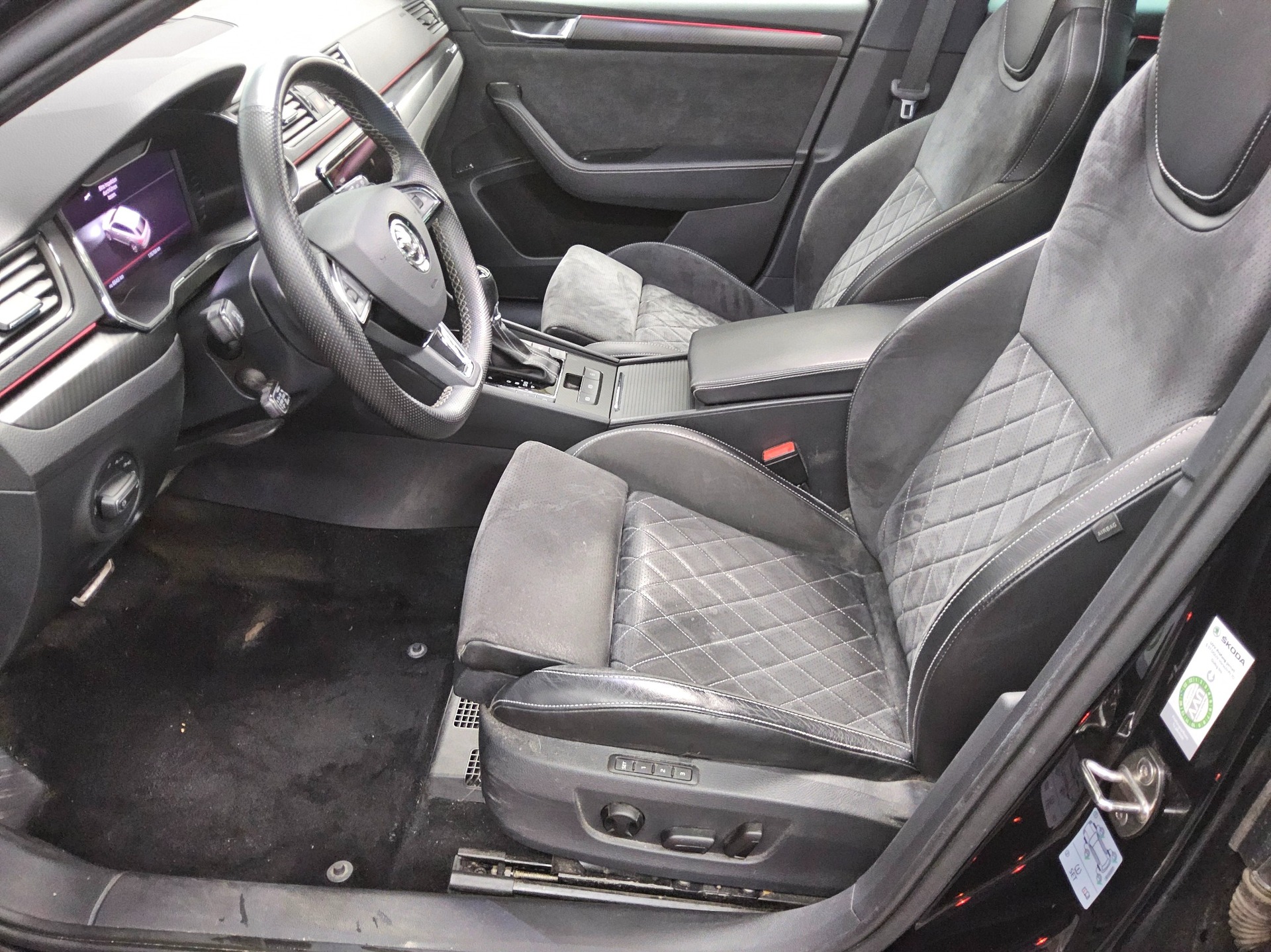 Skoda Superb Kombi 1.4 TSI iV SportLine Navi DC Pano 9