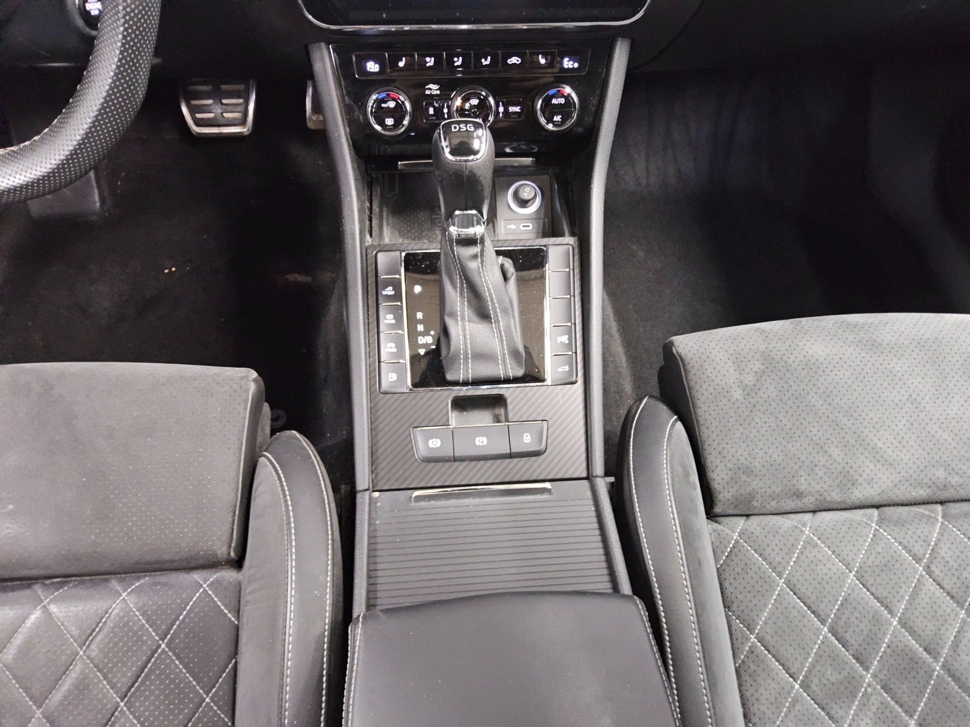 Skoda Superb Kombi 1.4 TSI iV SportLine Navi DC Pano 6