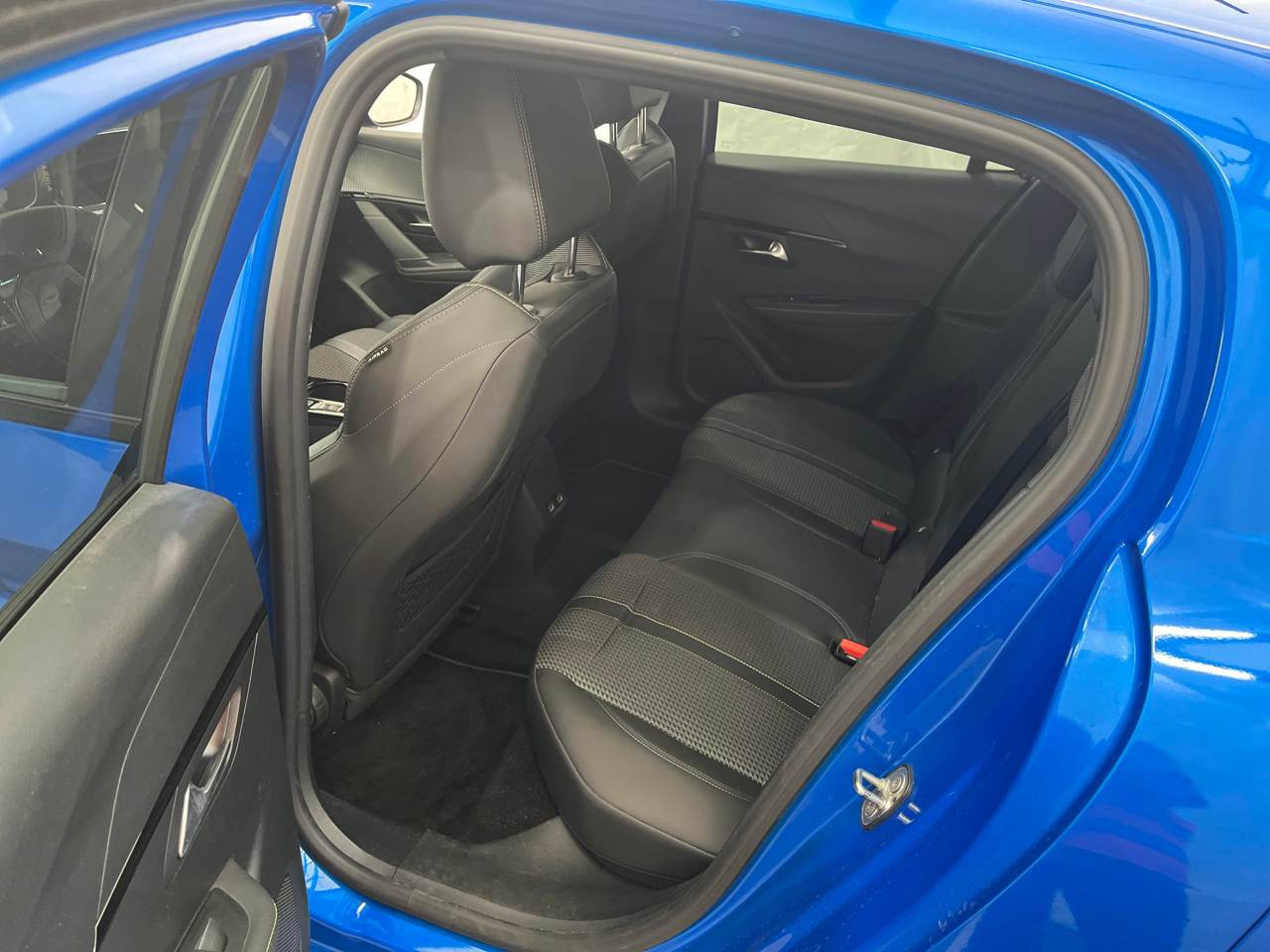 Peugeot 208 GT-Line NAVI KLIMAAUT LED SHZ PDC 7