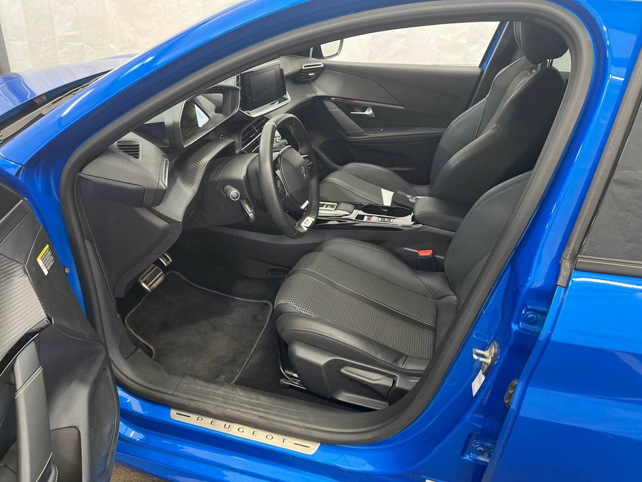 Peugeot 208 GT-Line NAVI KLIMAAUT LED SHZ PDC 6