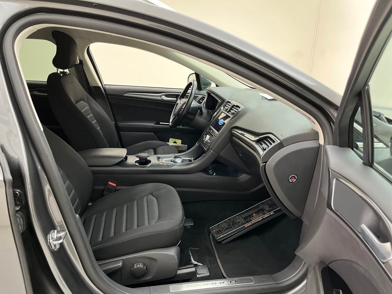Ford Mondeo Titanium NAVI KLIMAAUT LED SHZ PDC 7