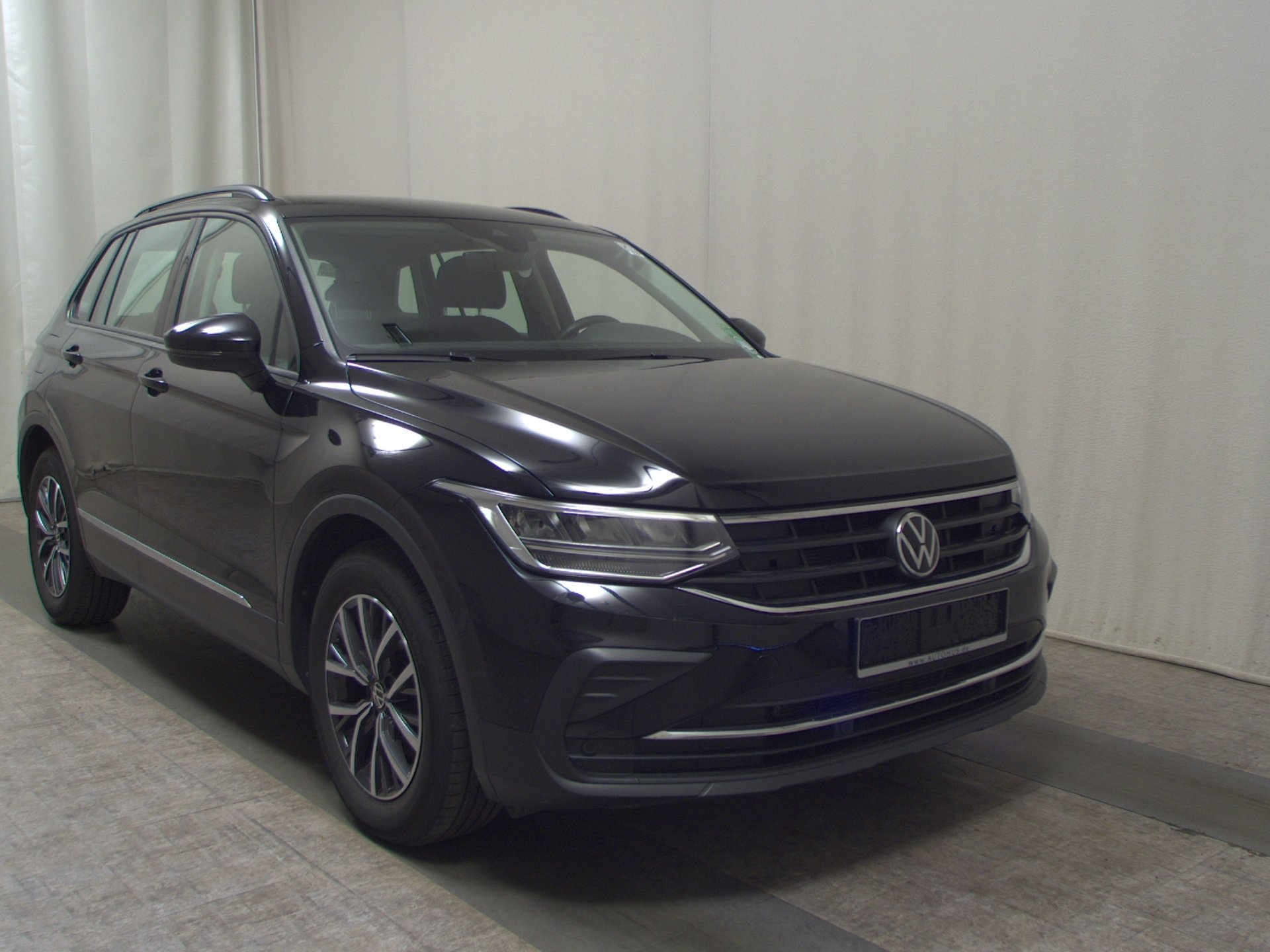 Volkswagen Tiguan 2.0 TDI Life Navi LED AHK 3