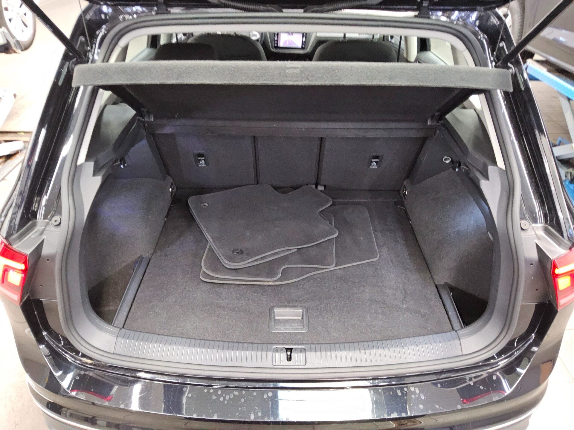 Volkswagen Tiguan 2.0 TDI Life Navi LED AHK 11