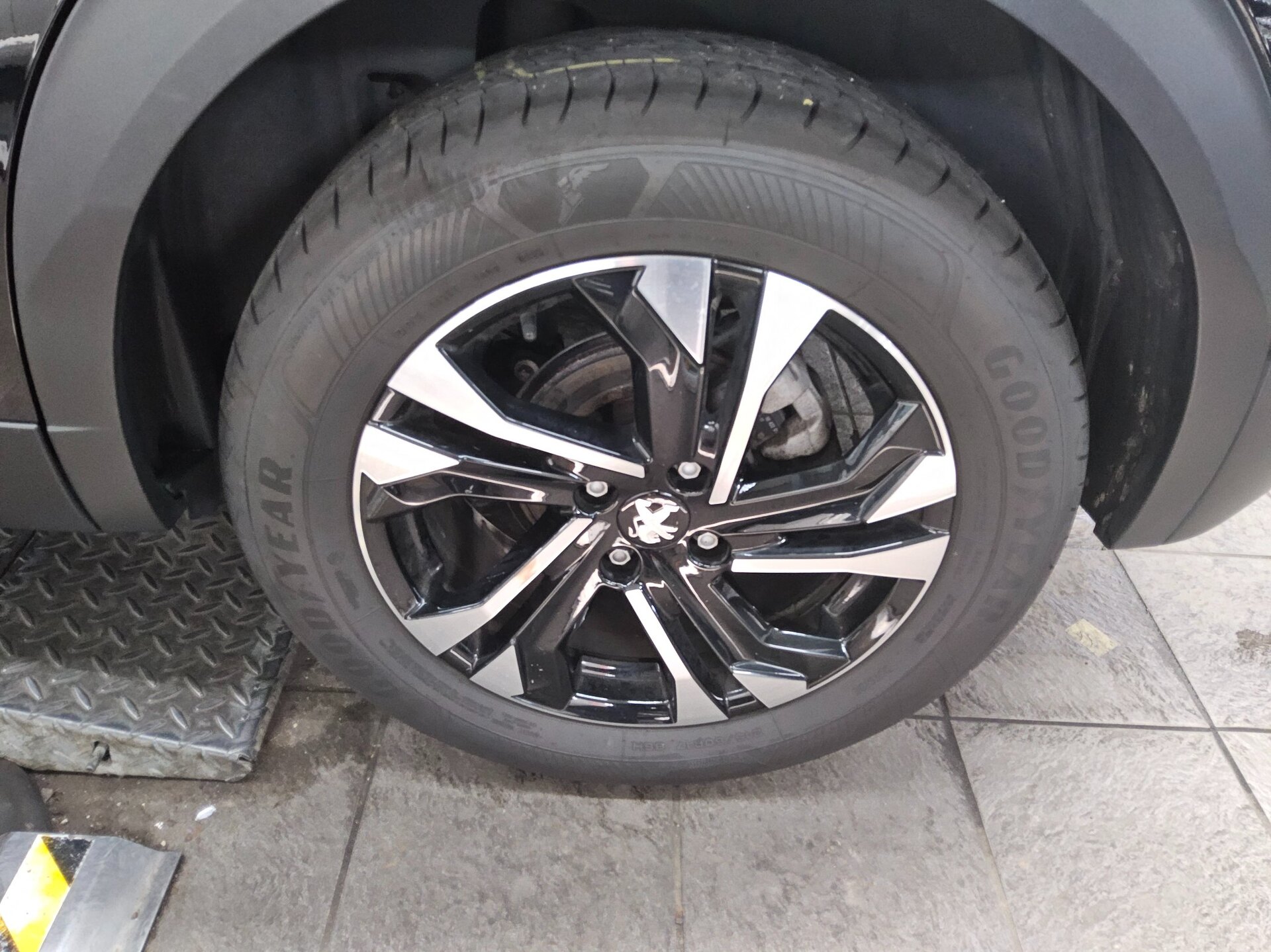 Peugeot 2008 1.2 PureTech Allure T-Leder Navi LED ACC 11