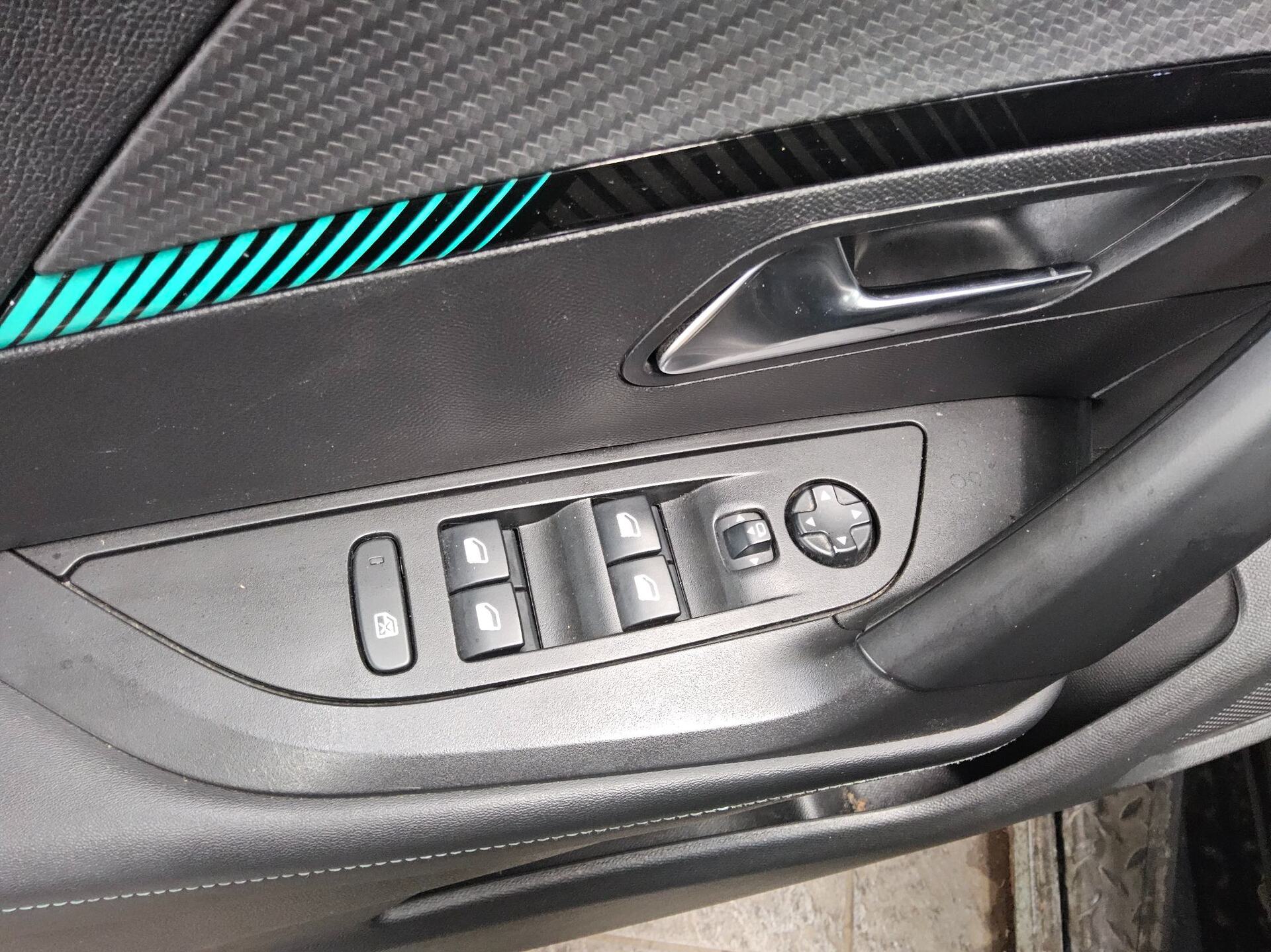 Peugeot 2008 1.2 PureTech Allure T-Leder Navi LED ACC 9