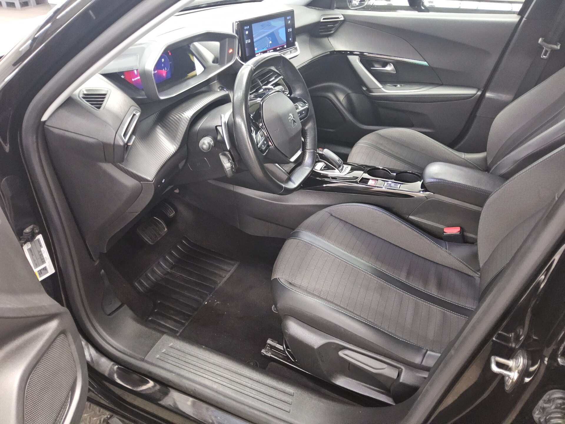 Peugeot 2008 1.2 PureTech Allure T-Leder Navi LED ACC 8