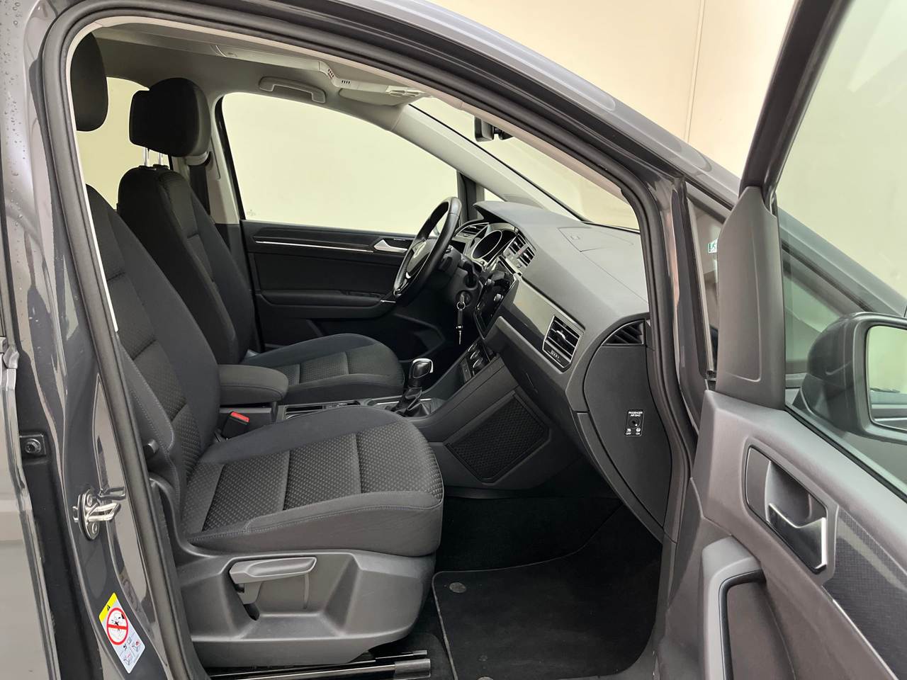 Volkswagen Touran 2.0 TDI United Navi LED RFK SHZ 6
